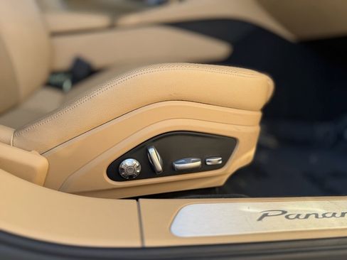 Used 2020 Porsche Panamera image 36