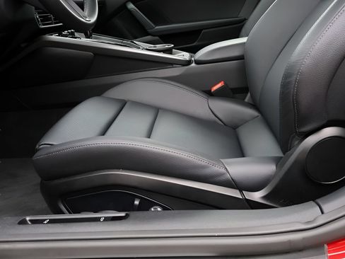 Certified 2025 Porsche 911 Carrera RWD image 30