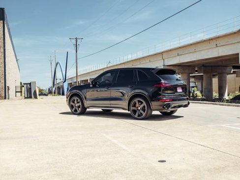 Used 2016 Porsche Cayenne Turbo AWD/4WD image 20