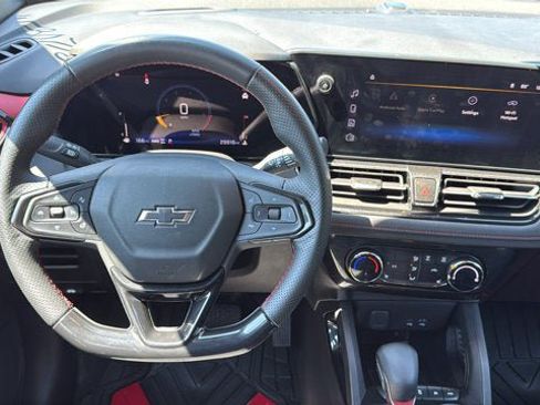 Used 2024 Chevrolet TrailBlazer RS AWD/4WD image 28