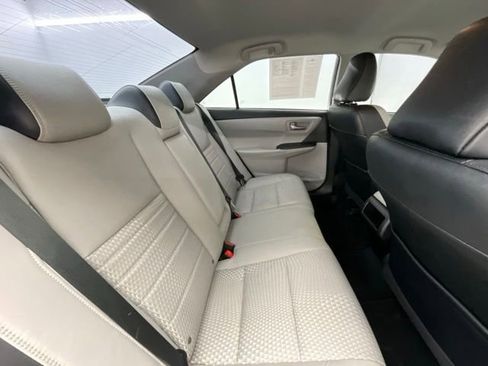 Used 2015 Toyota Camry SE FWD image 11