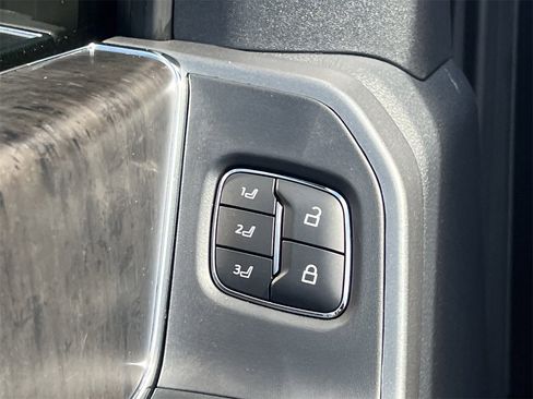 New 2026 Ford F250 Lariat w/ Black Appearance Package image 24