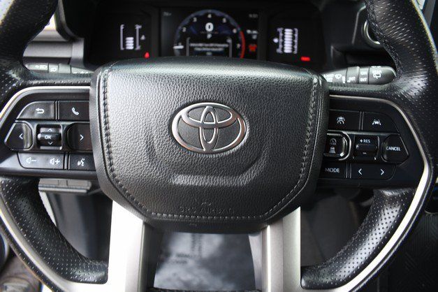 Used 2025 Toyota 4Runner SR5 AWD/4WD image 31