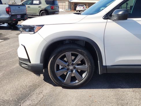 New 2025 Honda Pilot Sport image 9