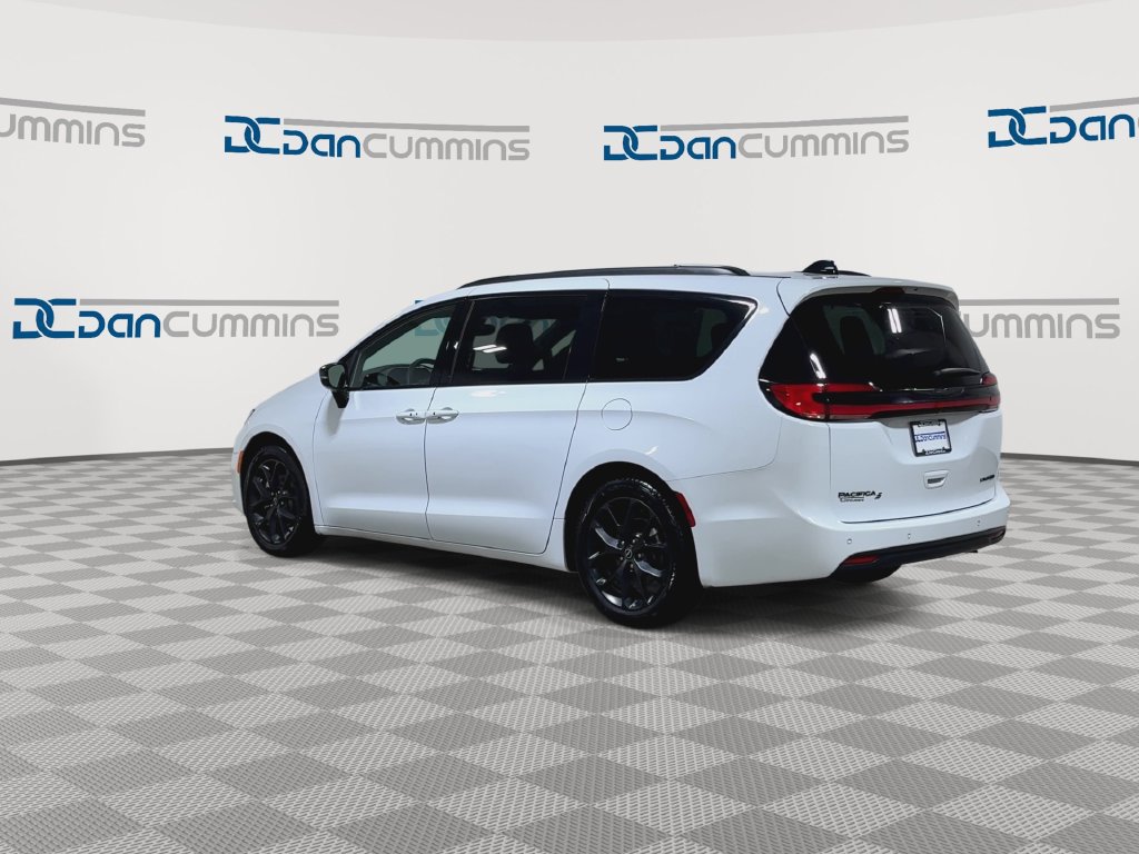 Used 2025 Chrysler Pacifica Limited FWD image 6