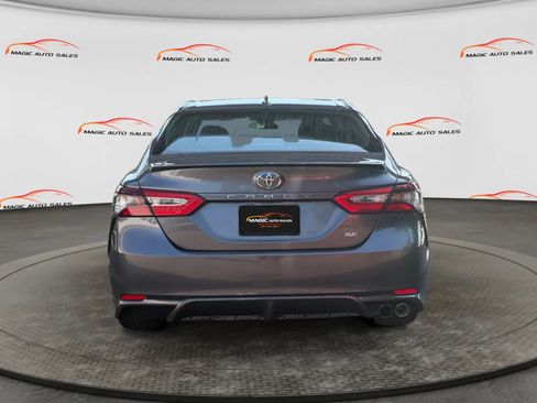 Used 2020 Toyota Camry SE FWD image 9