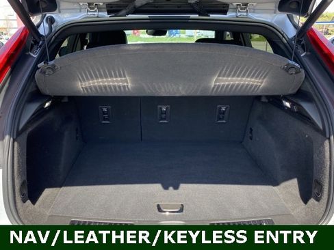 Used 2022 Cadillac XT4 Premium Luxury w/ Enhanced Visibility Package image 23