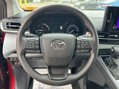 Certified 2025 Toyota Sienna LE w/ LE Plus Package AWD/4WD image 25