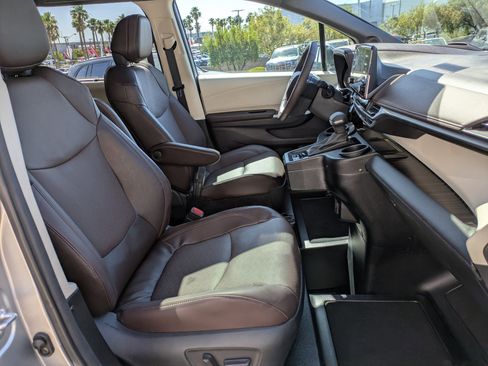 Used 2024 Toyota Sienna Platinum FWD image 29