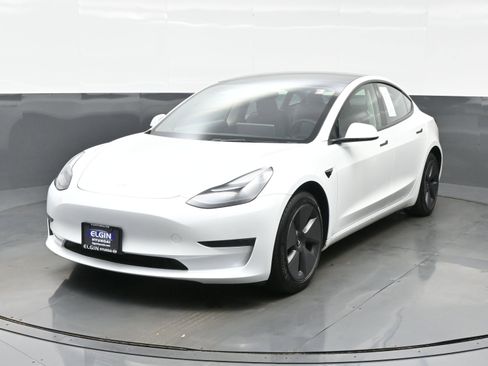 Used 2023 Tesla Model 3 Standard Range image 1