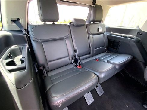 Used 2025 Ford Expedition Active AWD/4WD image 27