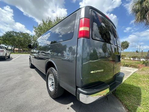 Used 2017 Chevrolet Express 3500 LT w/ LT Preferred Equipment Group RWD image 6