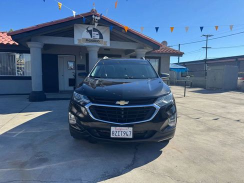 Used 2018 Chevrolet Equinox LT w/ Sun & Infotainment Package image 2
