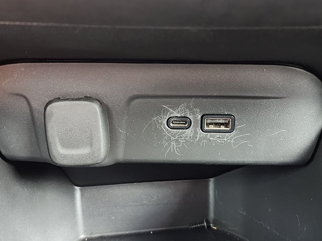 Used 2025 Chevrolet Trax RS FWD image 20
