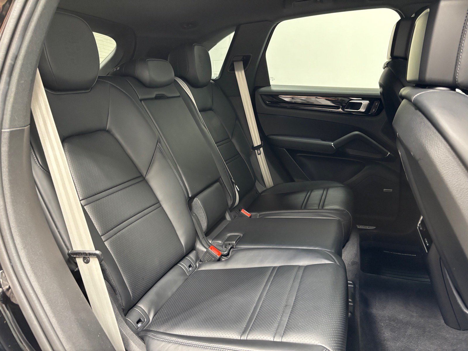 Used 2023 Porsche Cayenne Platinum Edition AWD/4WD image 36