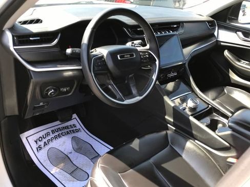 Used 2023 Jeep Grand Cherokee Limited AWD/4WD image 3