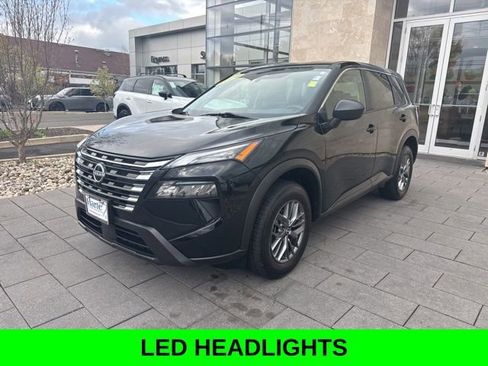Used 2024 Nissan Rogue S AWD/4WD image 3