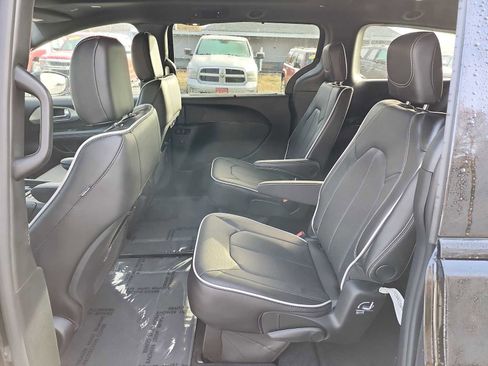 New 2026 Chrysler Pacifica Limited w/ S Appearance Package image 15