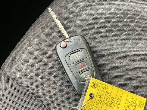 Used 2012 Kia Soul FWD image 28