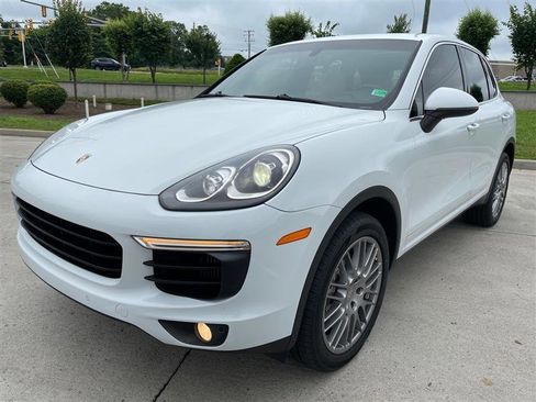 Used 2015 Porsche Cayenne S image 1