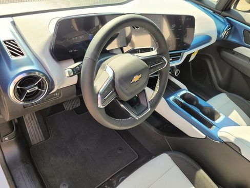 New 2025 Chevrolet Equinox EV LT image 17