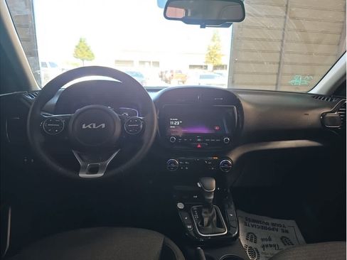Used 2025 Kia Soul EX image 19