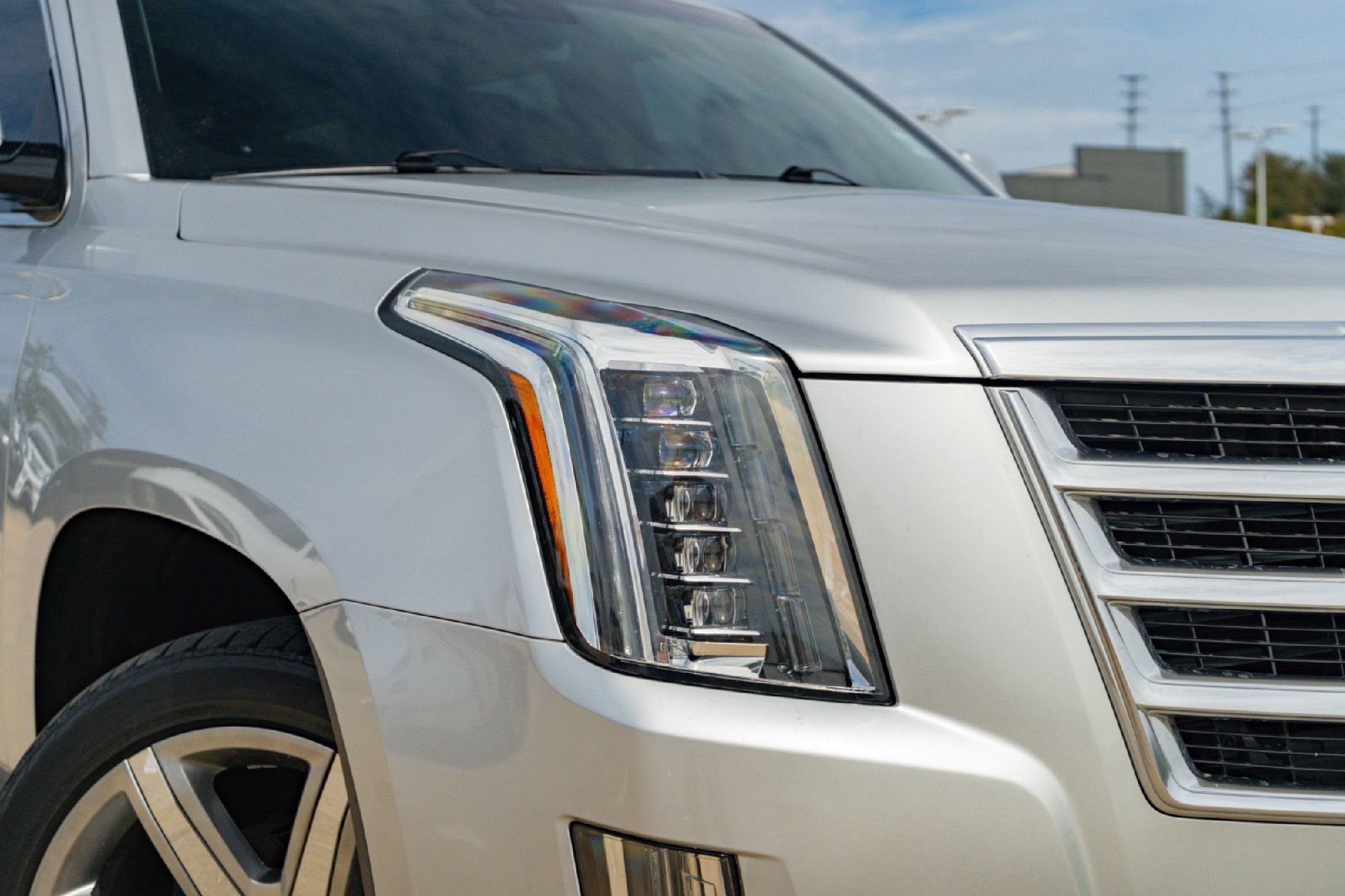 Used 2020 Cadillac Escalade Luxury RWD image 3