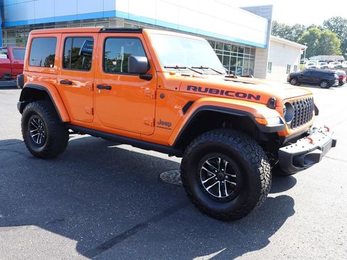 Used 2025 Jeep Wrangler Unlimited Rubicon AWD/4WD image 2