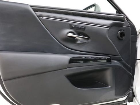 Used 2023 Lexus ES 300h Ultra Luxury w/ Accessory Package (Z1) FWD image 19