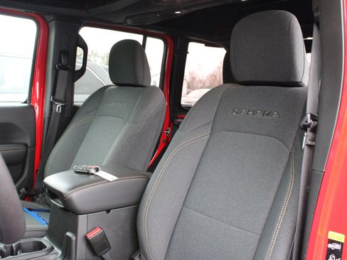 Used 2024 Jeep Wrangler Unlimited Sahara AWD/4WD image 13