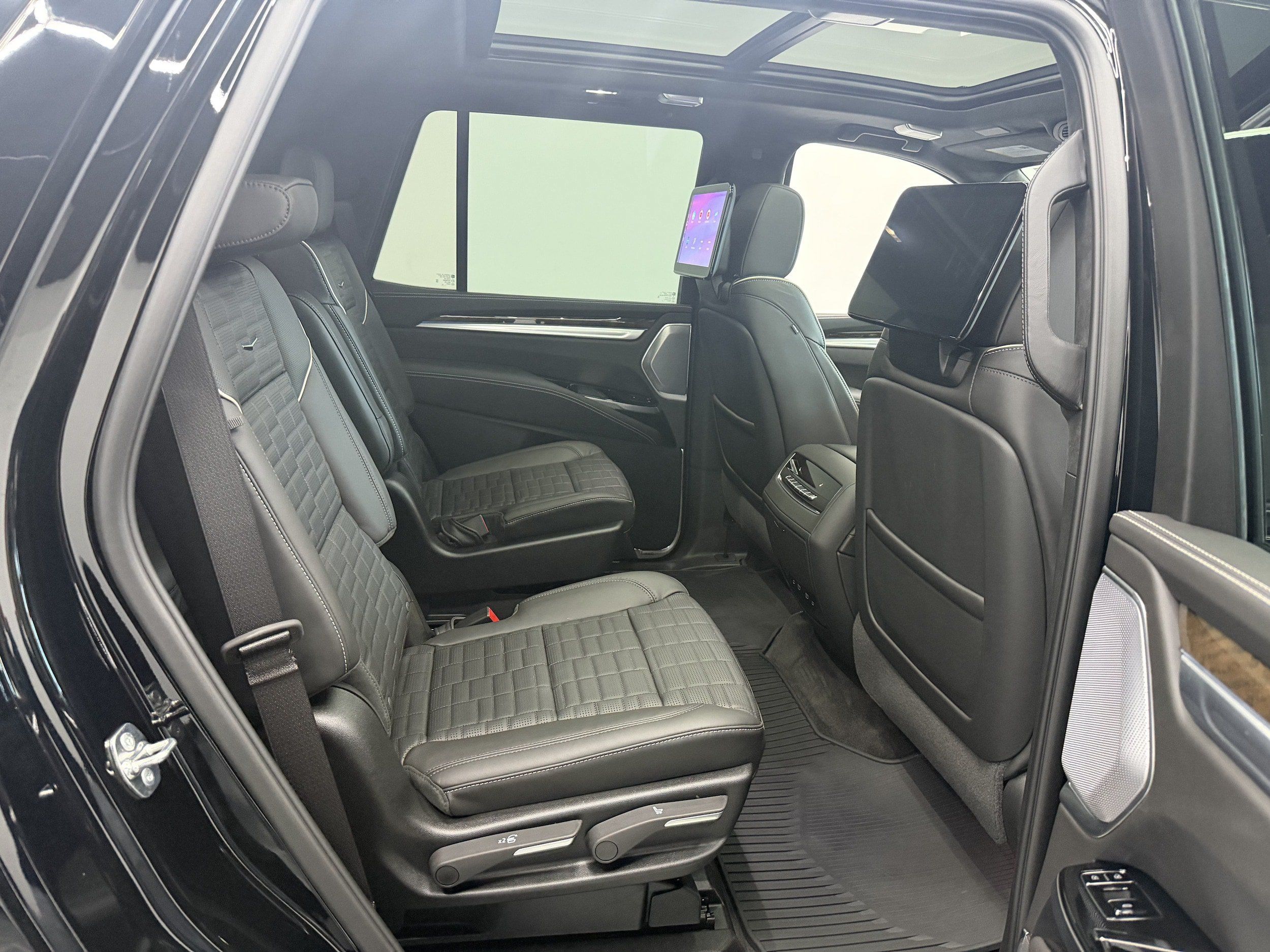 Used 2026 Cadillac Escalade Platinum Sport AWD/4WD image 27