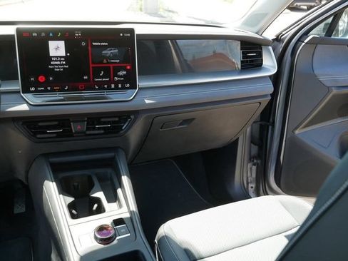 Certified 2025 Volkswagen Tiguan SE AWD/4WD image 23