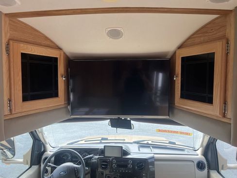 Used 2017 Ford E-450 and Econoline 450 Super Duty w/ Motorhome Prep Package RWD image 82