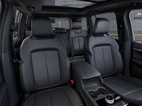 New 2026 Jeep Grand Cherokee Limited w/ Luxury Tech Group II AWD/4WD image 16