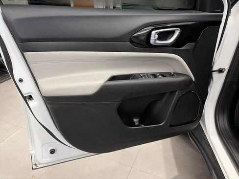 Used 2022 Jeep Compass Limited image 11