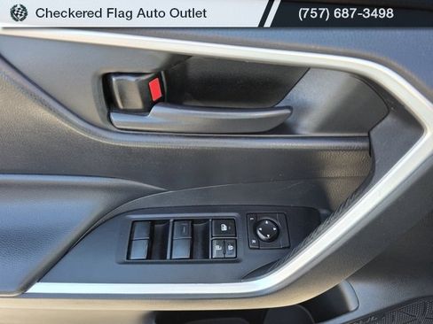 Used 2021 Toyota RAV4 LE image 21