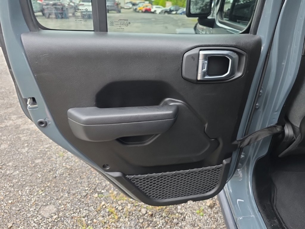 Used 2025 Jeep Wrangler Unlimited Rubicon AWD/4WD image 15