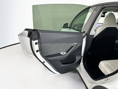 Used 2023 Tesla Model Y Performance image 25