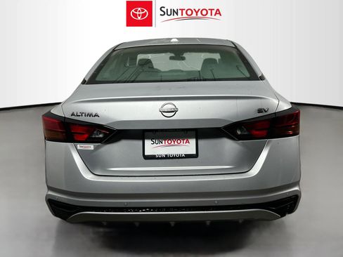 Used 2024 Nissan Altima 2.5 SV FWD image 5