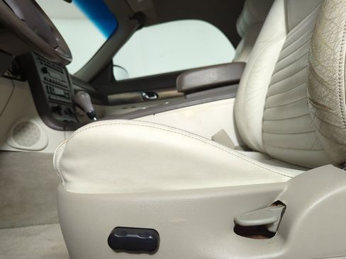 Used 2005 Ford Thunderbird 50th Anniversary RWD image 22