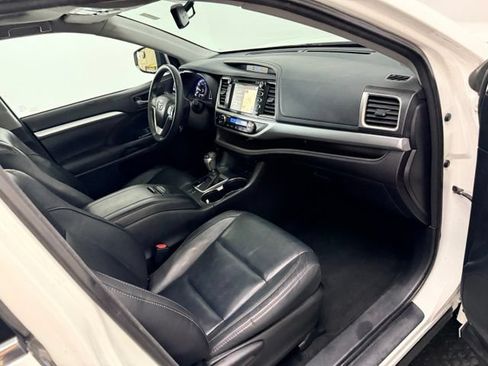 Used 2016 Toyota Highlander XLE AWD/4WD image 39