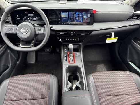 New 2026 Nissan Kicks SR FWD image 2