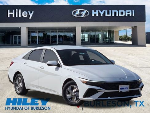 New 2026 Hyundai Elantra SE image 2