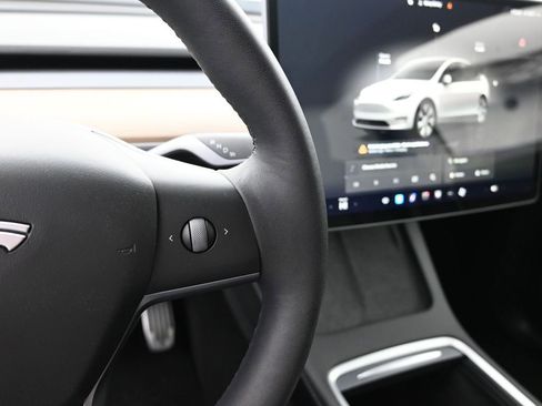 Used 2022 Tesla Model Y Long Range image 26