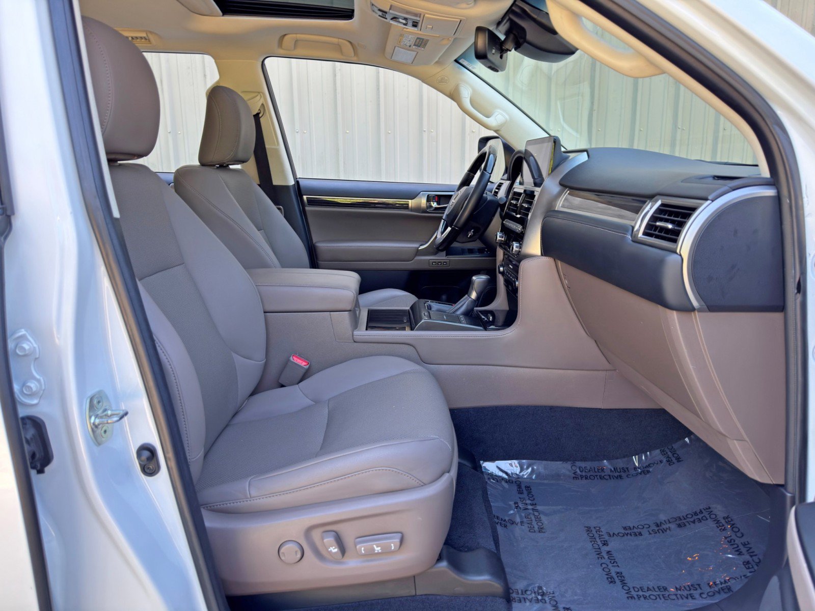 Used 2023 Lexus GX 460 Premium w/ Accessory Package AWD/4WD image 16