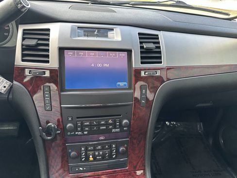 Used 2013 Cadillac Escalade Luxury image 26