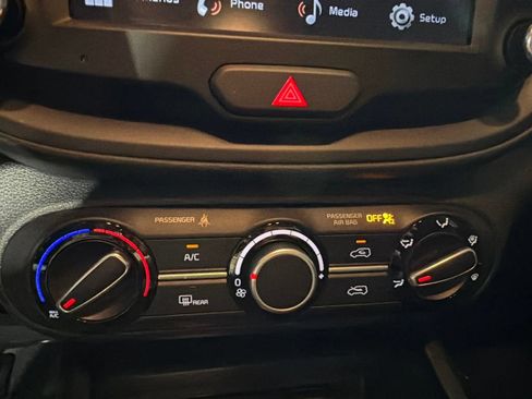 Used 2025 Kia Soul LX w/ LX Technology Package FWD image 18