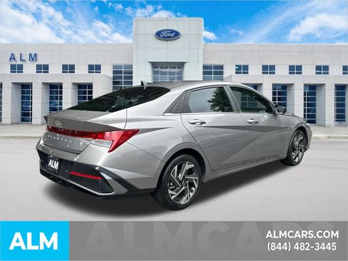 Used 2024 Hyundai Elantra Limited FWD image 5