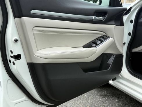 Certified 2021 Nissan Altima 2.5 SV w/ SV Premium Package FWD image 26