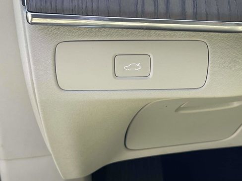 Used 2023 Volvo XC90 B6 Core w/ Protection Package Premier image 21